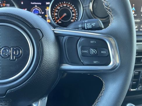 Used 2023 Jeep Gladiator Overland image 15