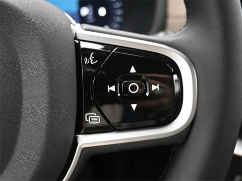 New 2026 Volvo XC90 B6 Plus w/ Protection Package Premier image 28