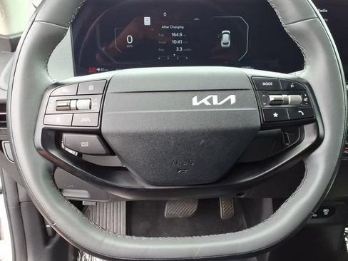 Certified 2025 Kia EV6 Light w/ Light LR Technology Package RWD image 23