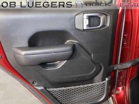 Used 2021 Jeep Wrangler Unlimited Rubicon AWD/4WD image 9