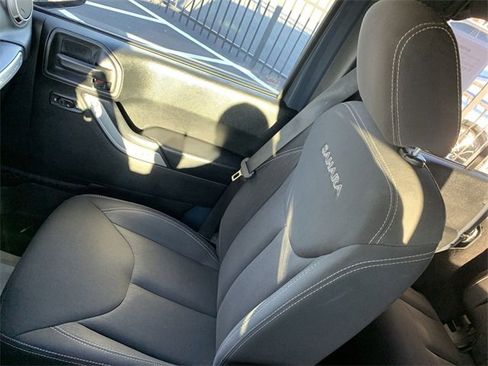 Used 2017 Jeep Wrangler Unlimited Sahara w/ Connectivity Group image 27