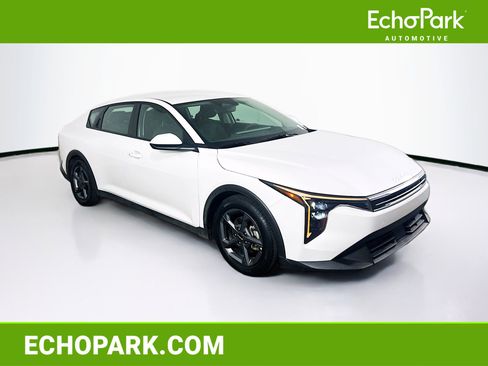 Used 2025 Kia K4 LXS image 1