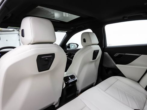 Certified 2025 BMW 530i xDrive 530i xDrive w/ Premium Package image 18