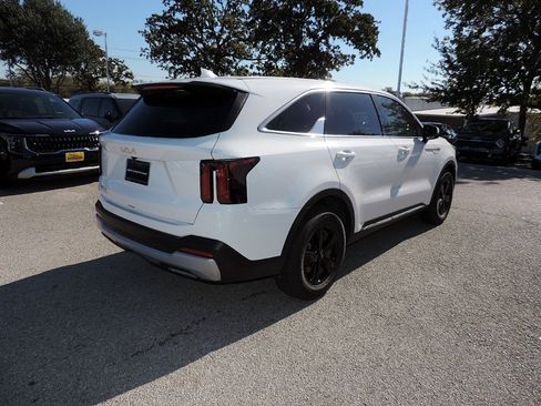 New 2025 Kia Sorento LX FWD image 5