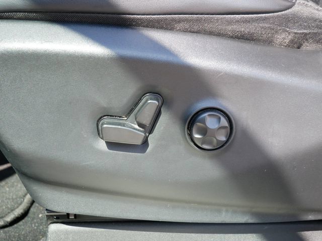 Used 2023 Chrysler Pacifica Touring-L FWD image 12