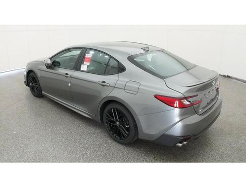 Used 2026 Toyota Camry SE FWD image 5