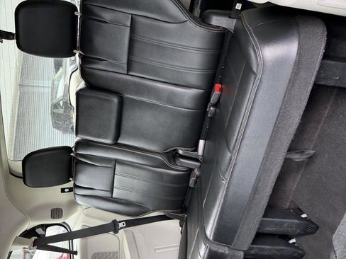 Used 2013 Chrysler Town & Country Touring-L w/ Driver Convenience Group image 12