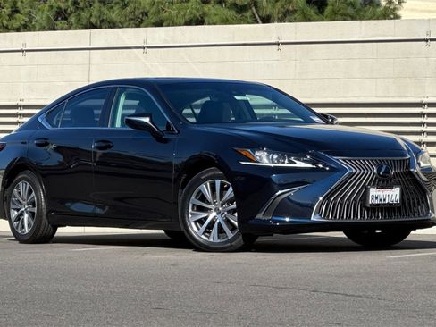 Used 2019 Lexus ES 350 Luxury image 2