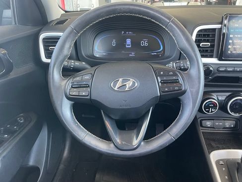 Used 2024 Hyundai Venue Limited FWD image 13