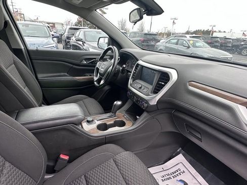 Used 2019 GMC Acadia SLE image 16