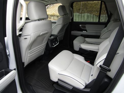 Used 2025 Ford Expedition Platinum w/ Platinum Ultimate Package image 13