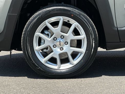 Used 2022 Jeep Renegade Latitude AWD/4WD image 24