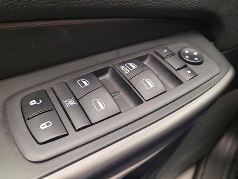 Used 2019 Jeep Cherokee Latitude w/ Popular Appearance Group image 27