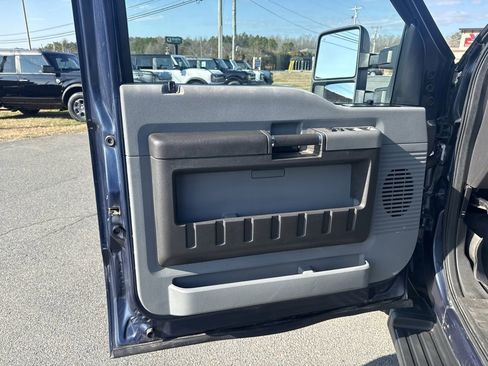 Used 2014 Ford F250 XLT w/ Snow Plow Prep Package image 12