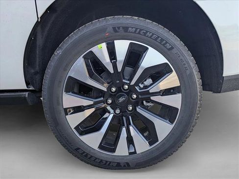 New 2025 Ford Expedition Max Platinum w/ Driver's Package image 10