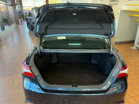 Used 2019 Toyota Camry SE image 9