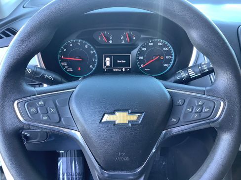 Used 2018 Chevrolet Equinox LS image 17