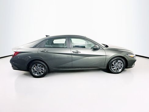 Used 2024 Hyundai Elantra SEL FWD image 10