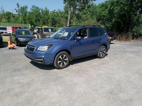 Used 2017 Subaru Forester 2.5i Limited AWD/4WD image 2