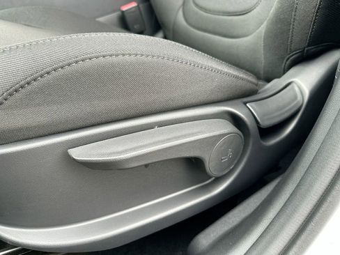 Used 2025 Hyundai Tucson SE image 30