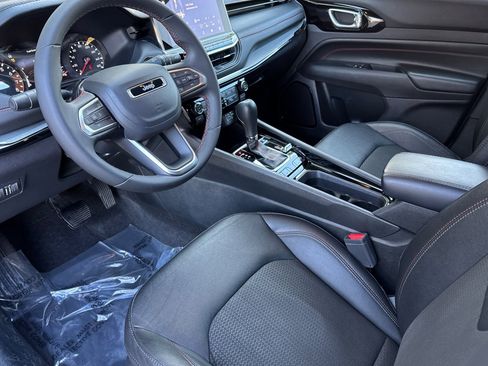 Used 2024 Jeep Compass Trailhawk image 10