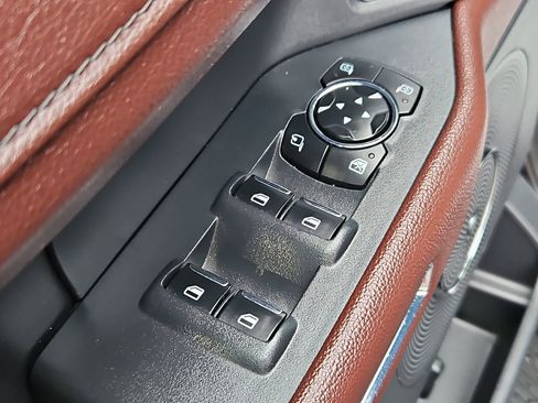 Used 2024 Ford Expedition Limited image 10