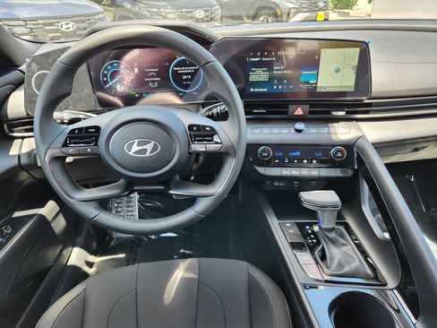 New 2025 Hyundai Elantra SEL image 10