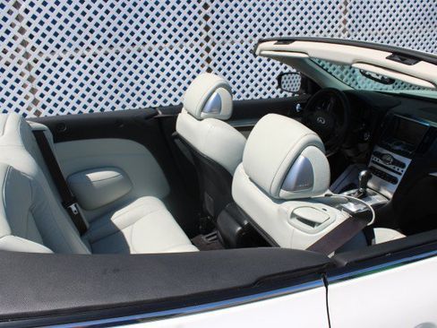 Used 2014 INFINITI Q60 Convertible w/ Premium Package RWD image 37