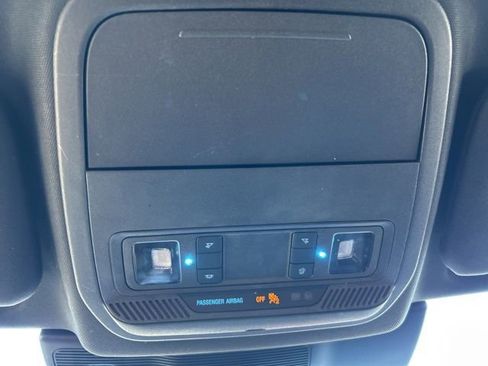 Used 2020 Ford Explorer XLT image 28