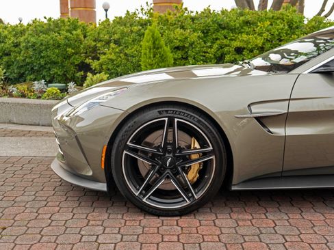 Used 2025 Aston Martin V8 Vantage Coupe image 4