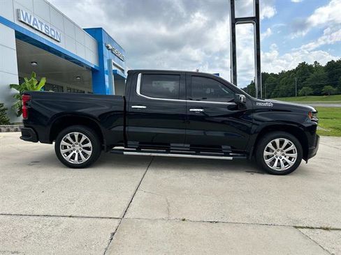 Used 2021 Chevrolet Silverado 1500 High Country w/ Technology Package image 3