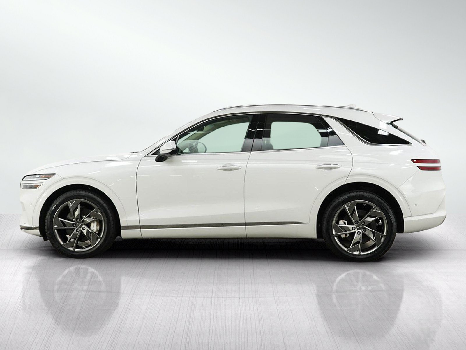 Used 2025 Genesis Electrified GV70 w/ Prestige Package AWD/4WD image 2