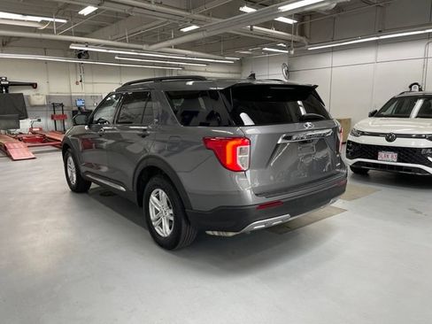 Used 2021 Ford Explorer XLT w/ Equipment Group 202A AWD/4WD image 2