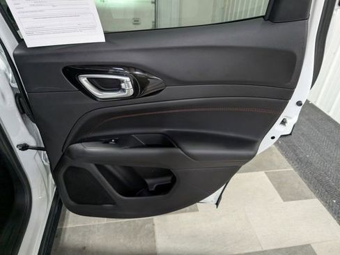 Used 2025 Jeep Compass Trailhawk AWD/4WD image 23