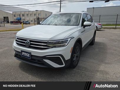 Used 2022 Volkswagen Tiguan SE w/ Panoramic Sunroof Package