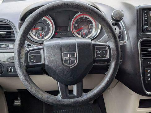 Used 2019 Dodge Grand Caravan SE image 10