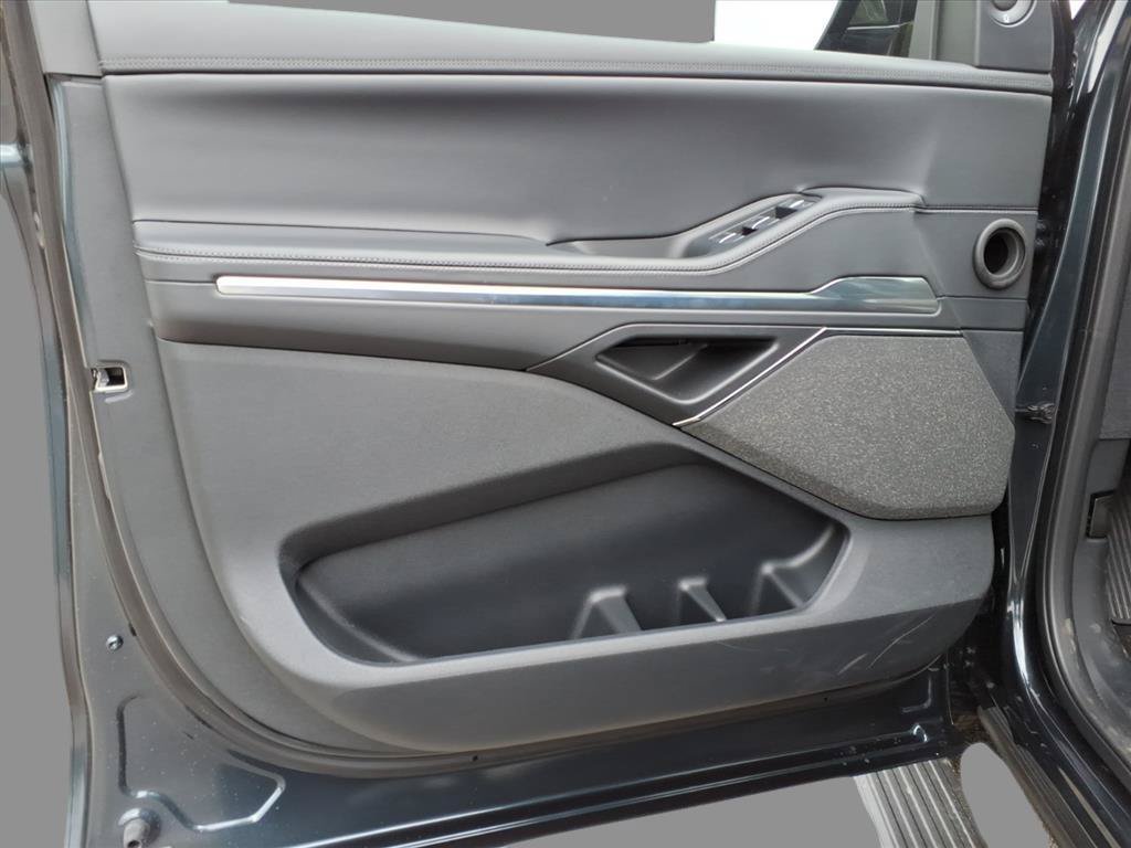 New 2025 Lincoln Navigator Reserve w/ Jet Appearance Package AWD/4WD image 15
