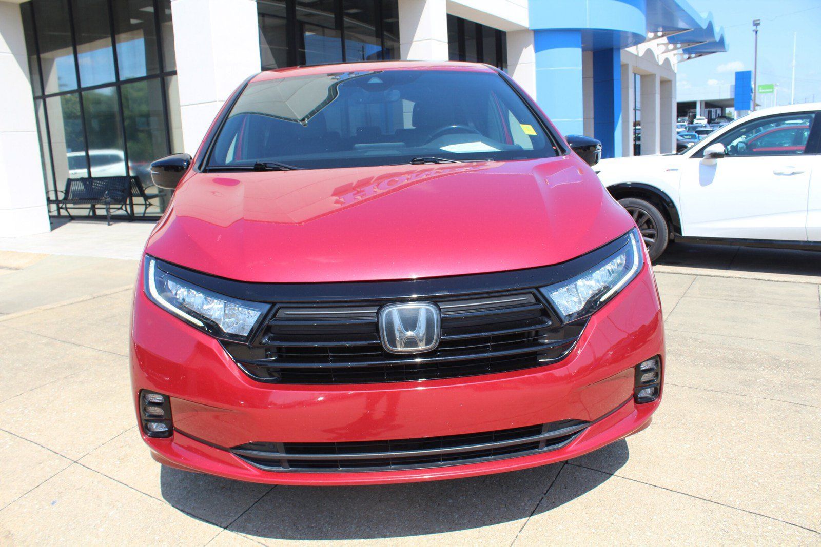 Used 2023 Honda Odyssey Sport image 2