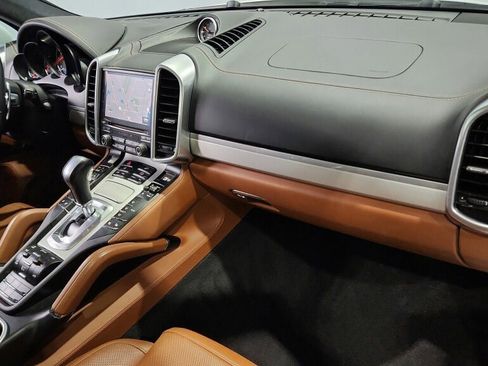 Used 2017 Porsche Cayenne GTS image 18