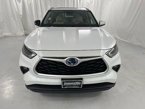 Used 2023 Toyota Highlander XLE image 8