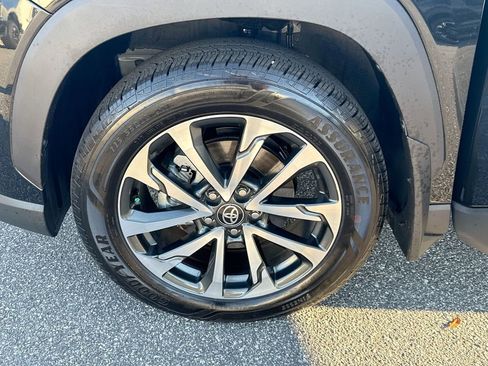 Used 2025 Toyota Corolla Cross XLE image 30