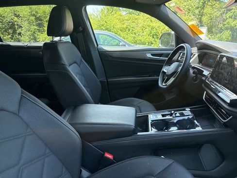 Used 2024 Volkswagen Atlas Cross Sport SE FWD image 13