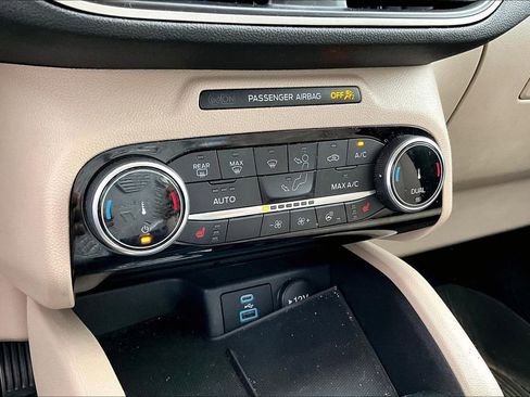 Used 2022 Ford Escape SE w/ SE Sport Appearance Package AWD/4WD image 22