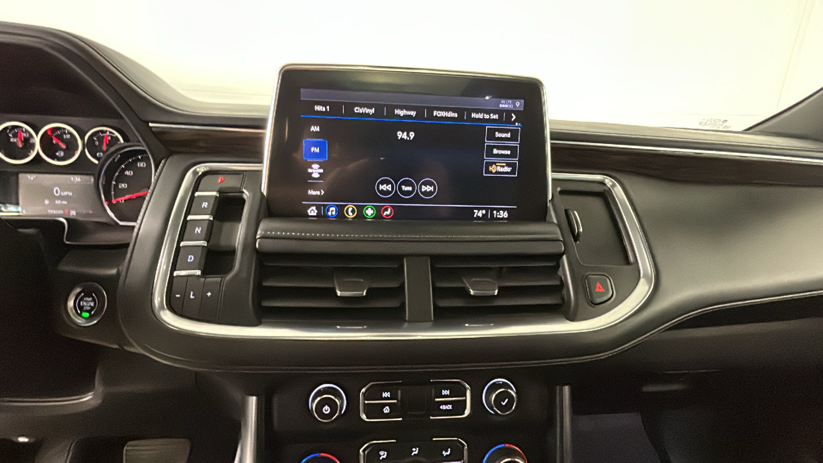 Used 2021 Chevrolet Tahoe Z71 w/ Z71 Signature Package AWD/4WD image 28
