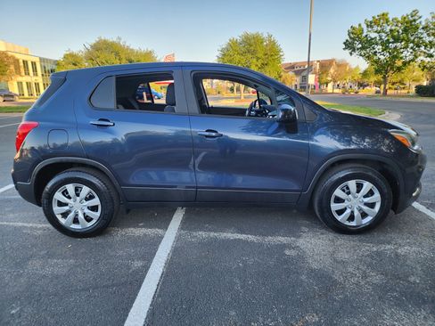 Used 2019 Chevrolet Trax LS FWD image 8
