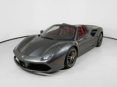 Used 2018 Ferrari 488 Spider image 24