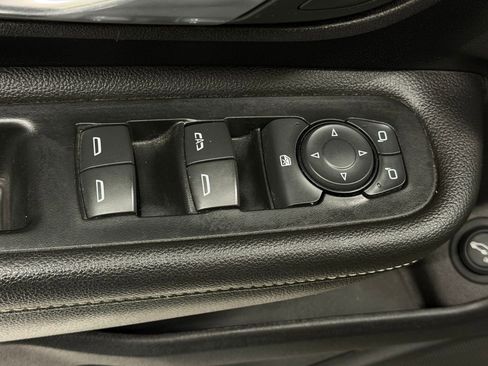 Used 2018 GMC Terrain Denali w/ Advanced Safety Package AWD/4WD image 19