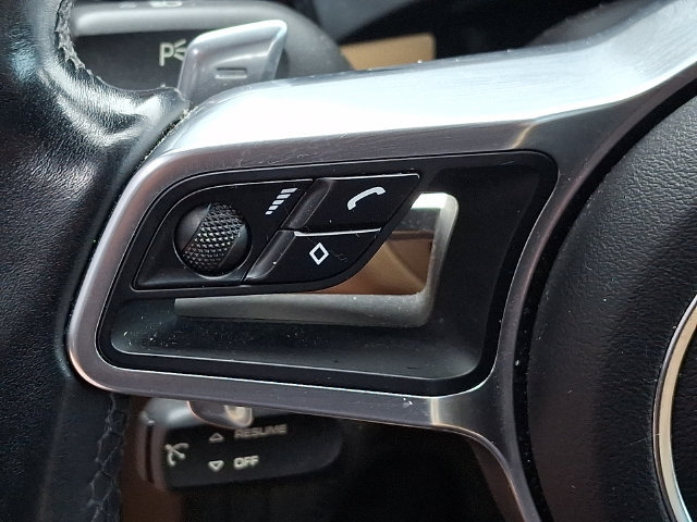 Certified 2018 Porsche Macan AWD/4WD image 24