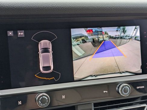 Certified 2025 Porsche Macan image 19