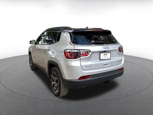 Used 2025 Jeep Compass Limited image 5